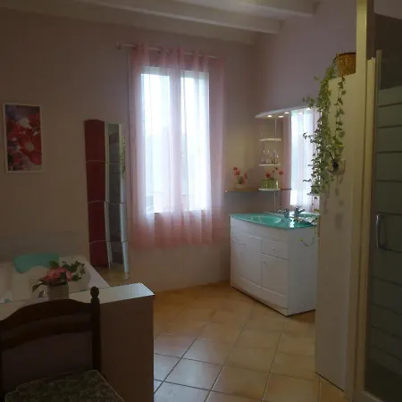 Chambre Montain Lilas Pour 4 Bed and breakfast Montain (Tarn-et-Garonne)